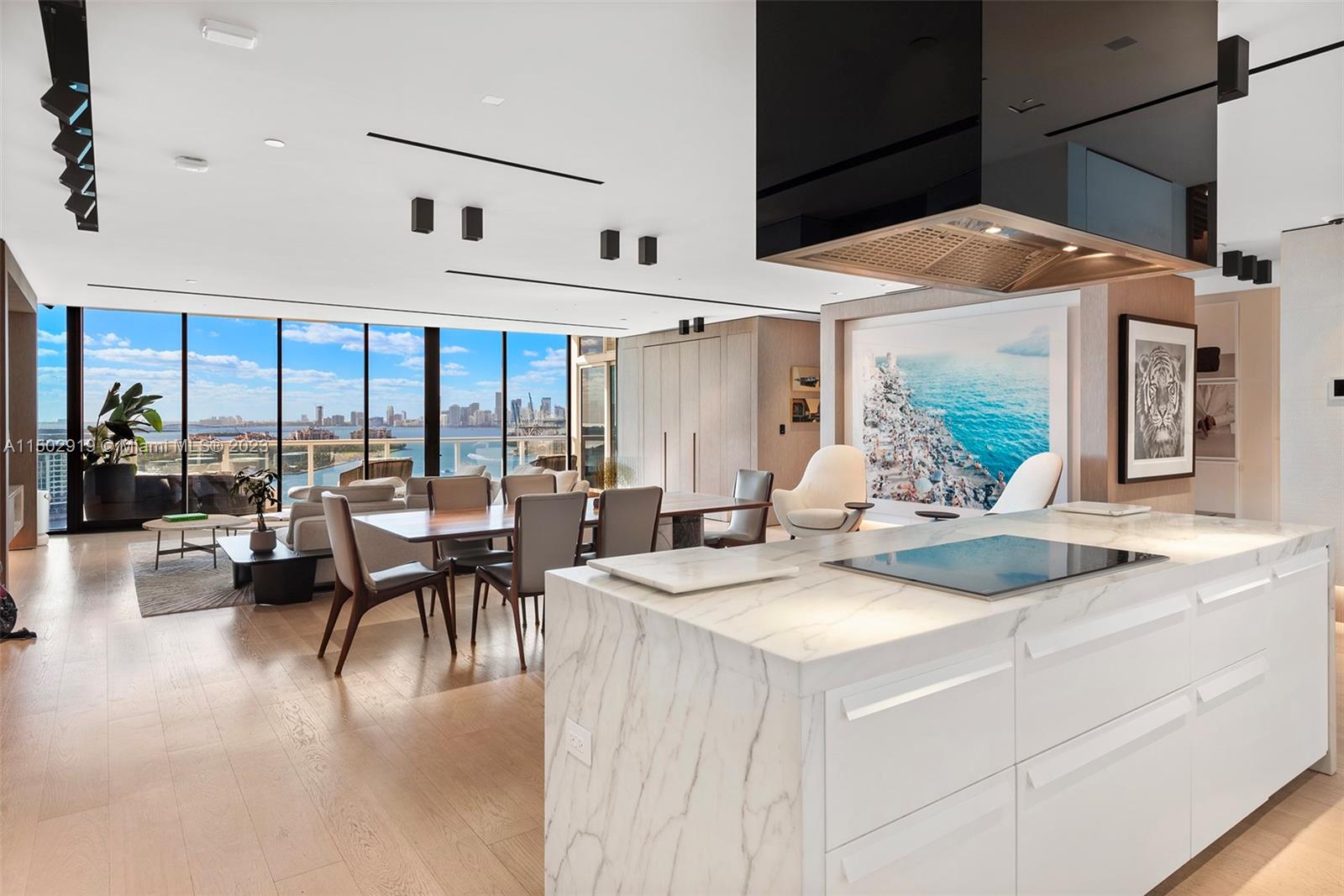 CONTINUUM ON SOUTH BEACH - Residential