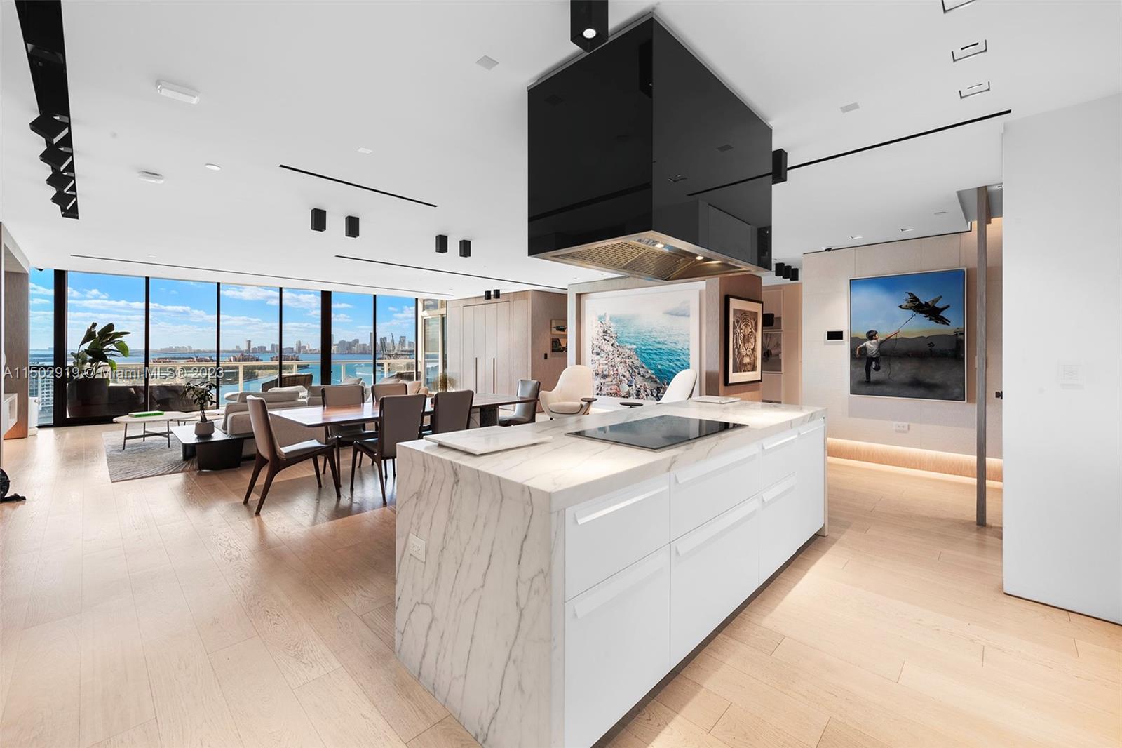 CONTINUUM ON SOUTH BEACH - Residential