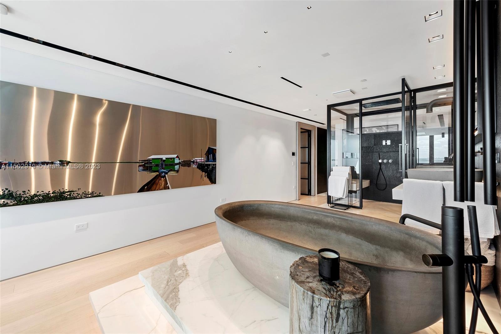 CONTINUUM ON SOUTH BEACH - Residential