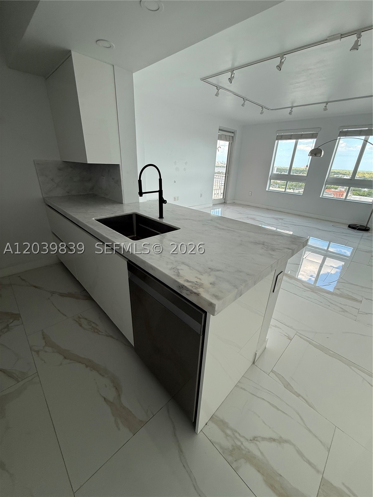 TOSCANO CONDO - Residential