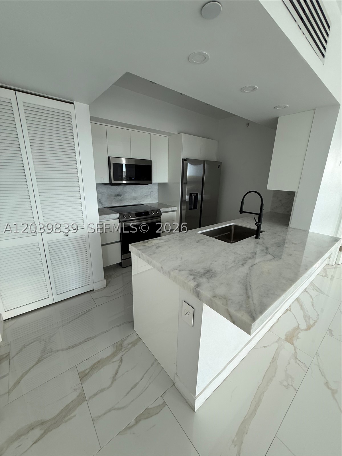TOSCANO CONDO - Residential