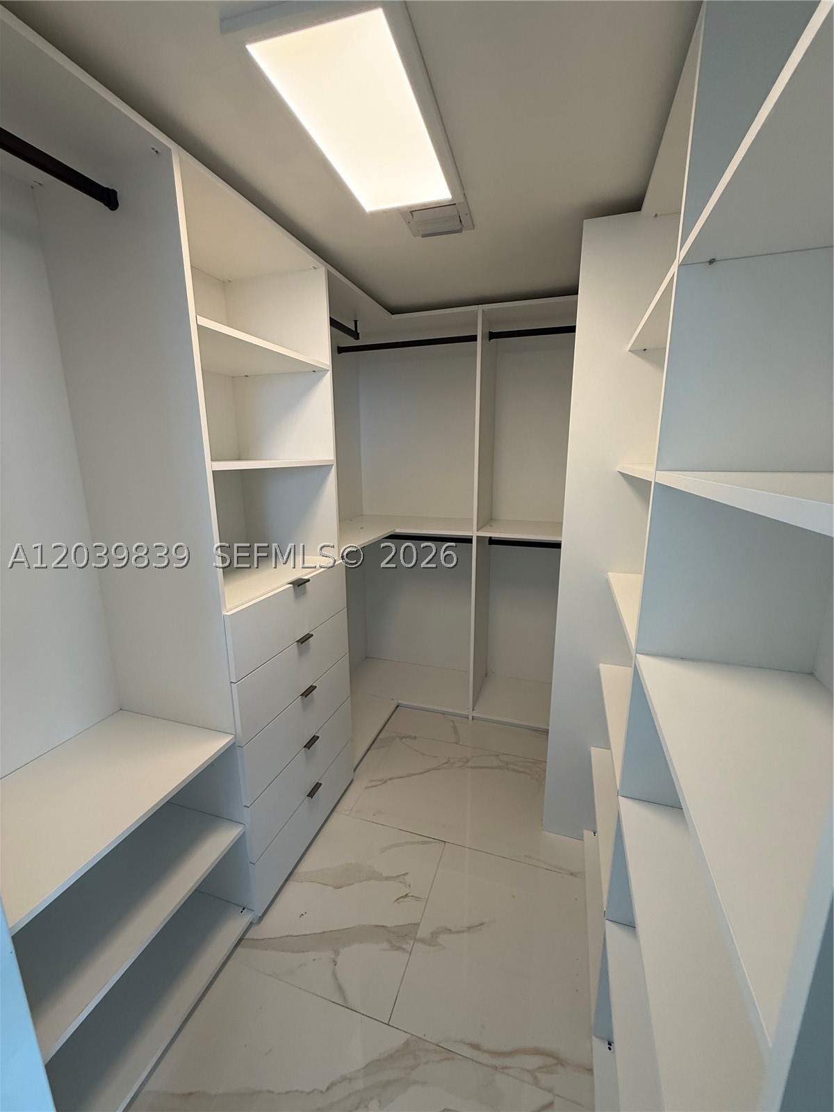 TOSCANO CONDO - Residential