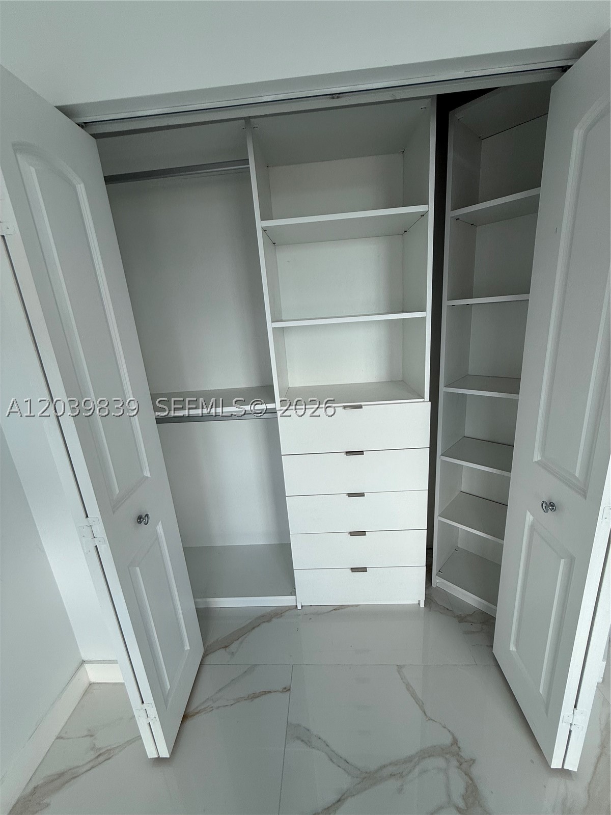 TOSCANO CONDO - Residential