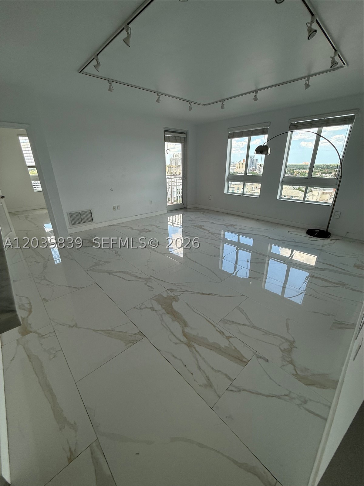 TOSCANO CONDO - Residential