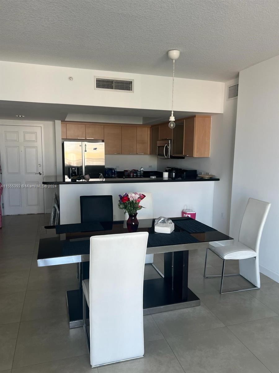 HOLLYWOOD STATION - Residential