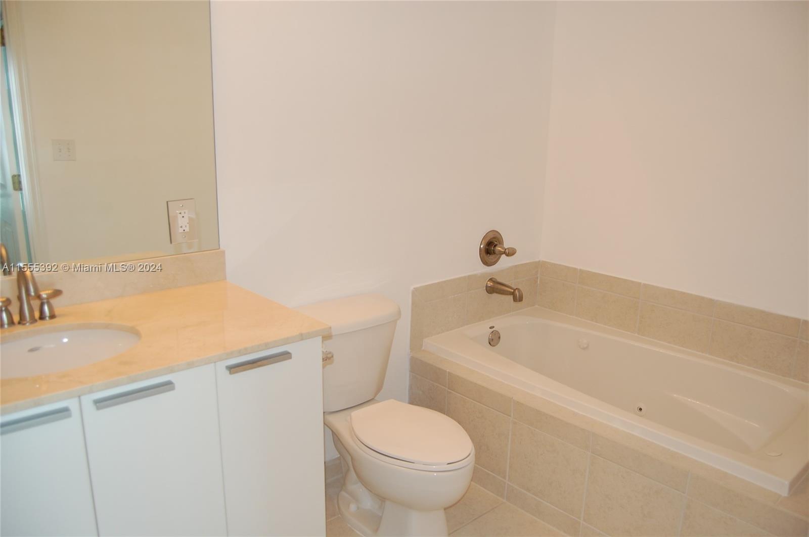 HOLLYWOOD STATION - Residential