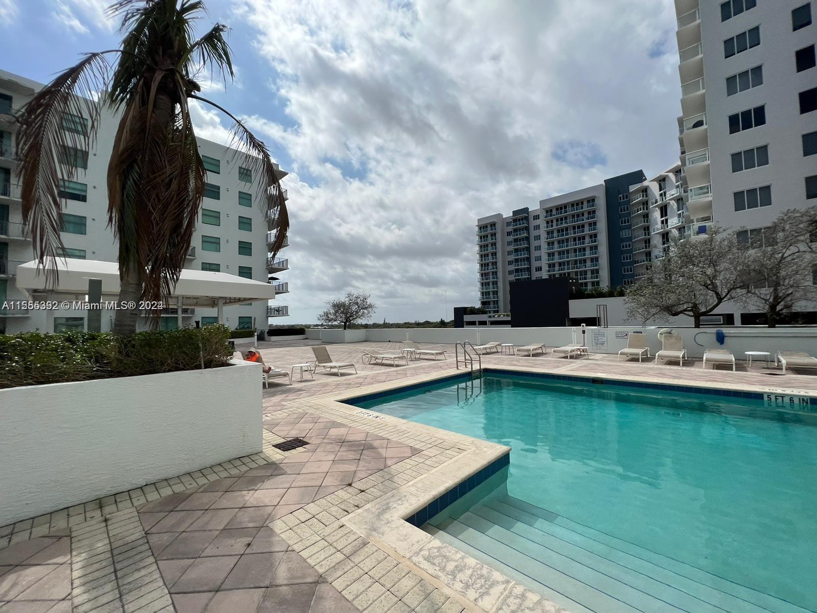 HOLLYWOOD STATION - Residential