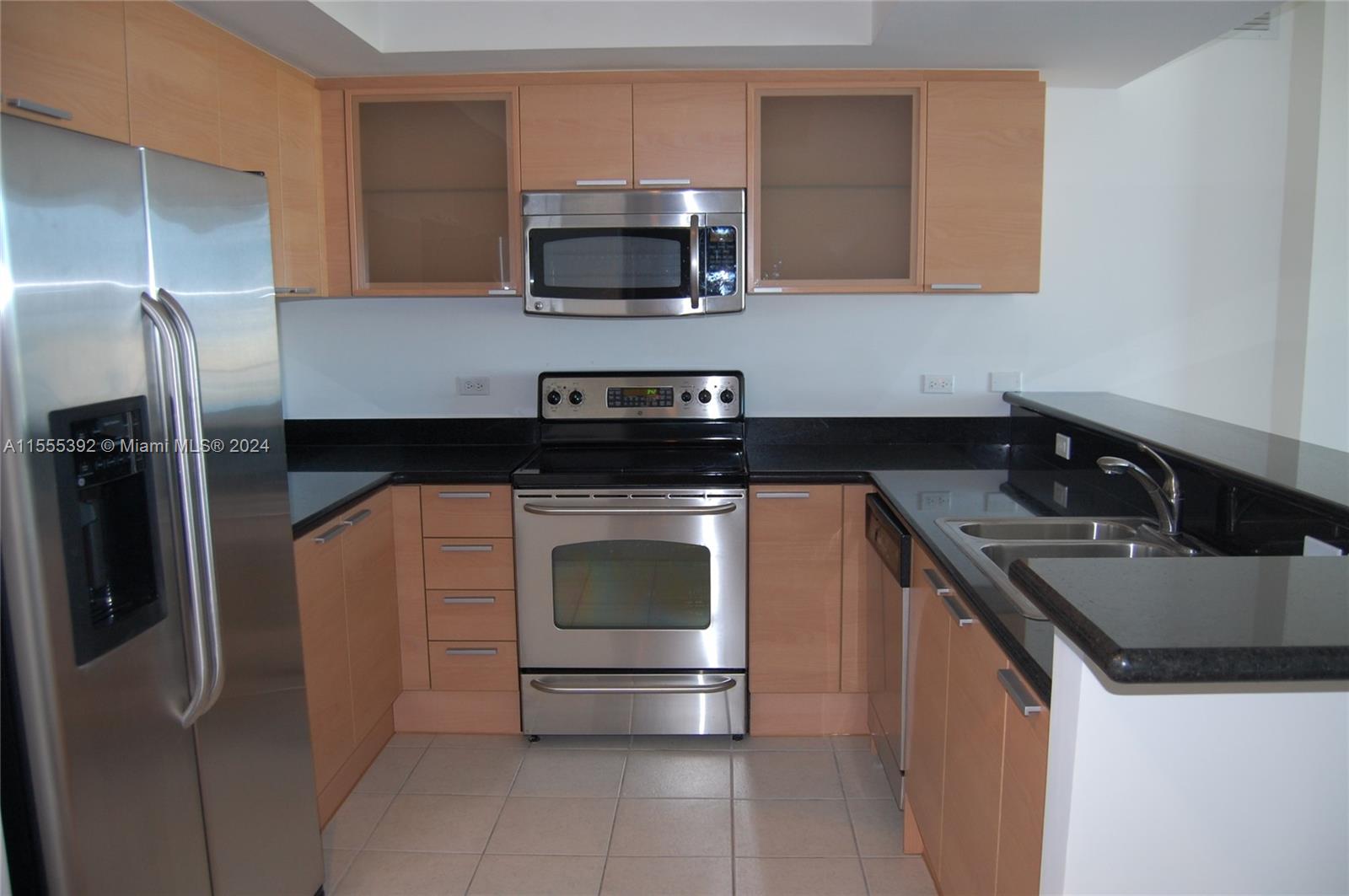 HOLLYWOOD STATION - Residential