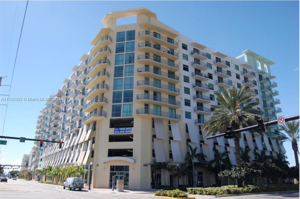 BEST OPPORTUNITY TO BUY A 2 BED / 2 BATH SPLIT PLAN UNIT IN HOLLYWOOD WITH OPEN EAST VIEWS !!!  
SPACIOUS AND VERY BRIGHT UNIT, FEATURING STAINLESS-STEEL APPLIANCES, GRANITE COUNTERTOPS AND WASHER & DRYER IN THE UNIT.
GREAT BUILDING AMENITIES INCLUDING FITNESS ROOM AND HEATED POOL, VALET PARKING, 24-HOUR FRONT DESK AND MORE.
LOCATED WALKING DISTANCE TO DOWNTOWN HOLLYWOOD AND 5' DRIVING TO THE BEACH.
A SECOND PARKING SPACE IS ALSO AVAILABLE TO PURCHASE.