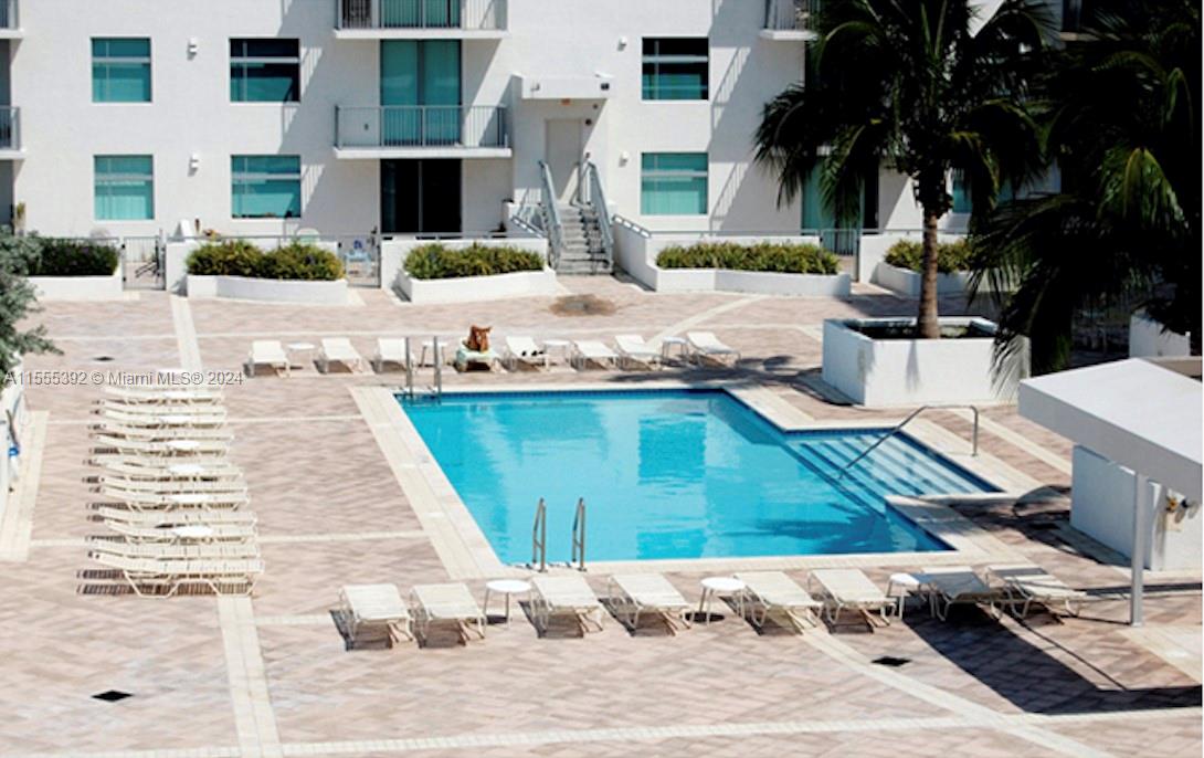 HOLLYWOOD STATION - Residential