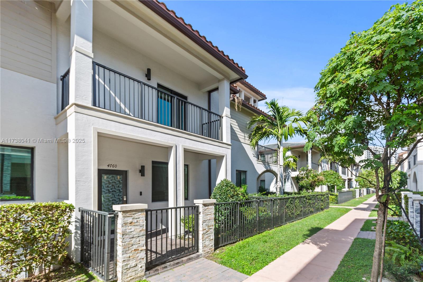 DOWNTOWN DORAL SOUTH PHAS - Residential