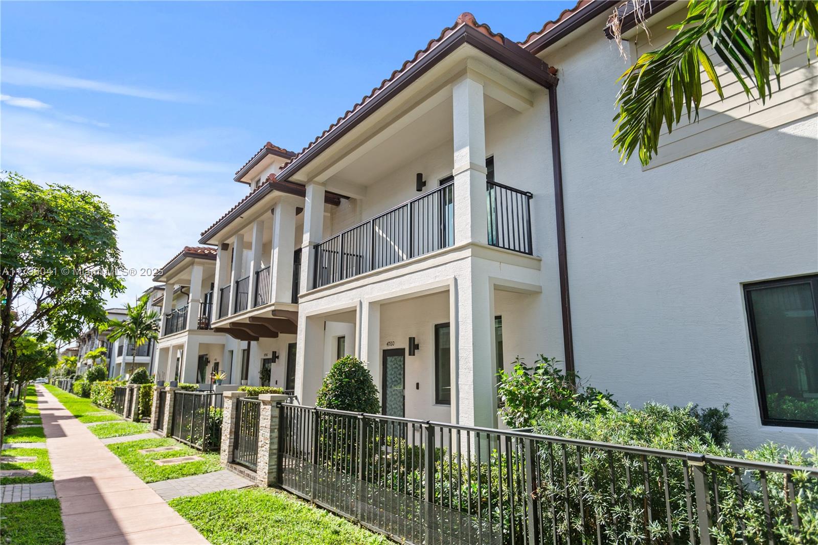 DOWNTOWN DORAL SOUTH PHAS - Residential