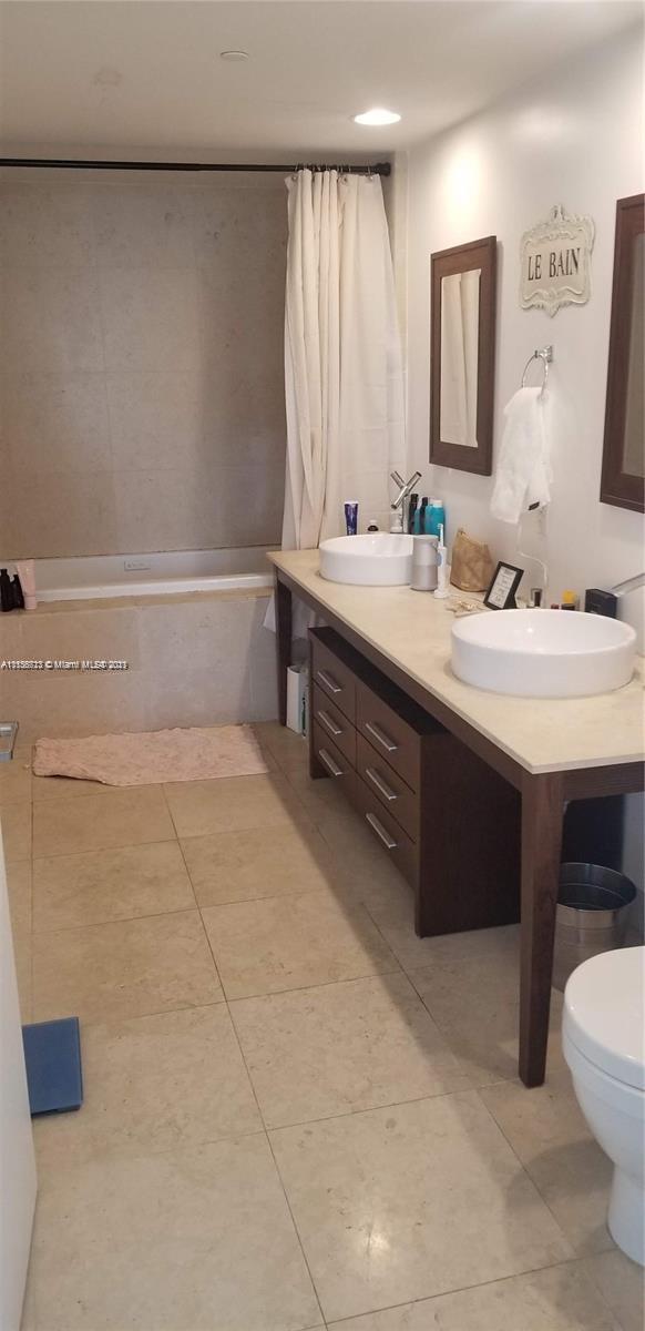ICONBRICKELL CONDO 01 - Residential Lease