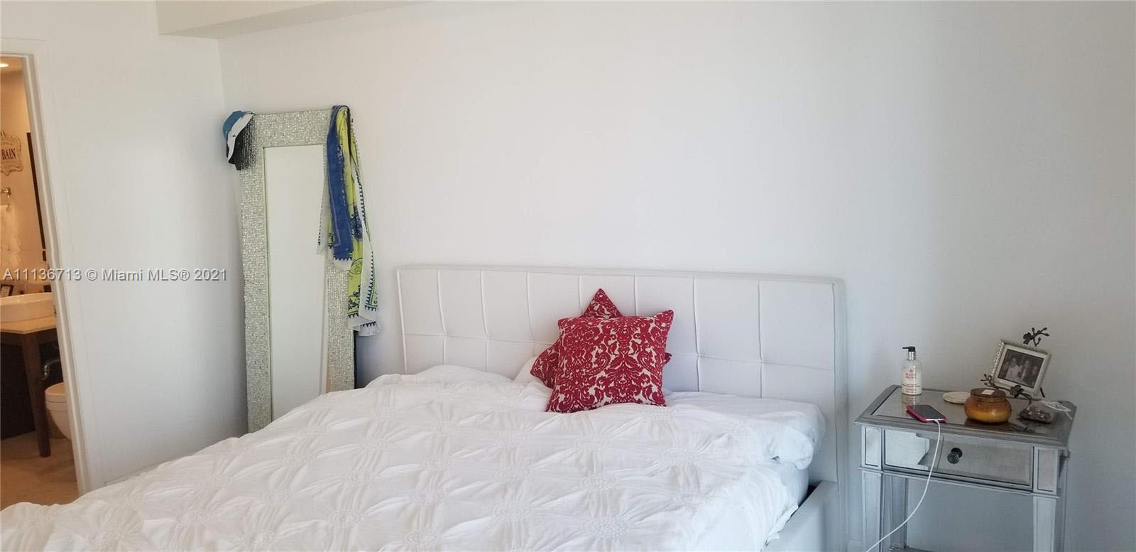 ICONBRICKELL CONDO 01 - Residential Lease