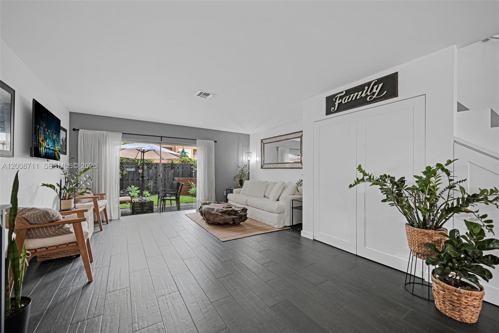 TOWNHOUSE EAST 1 CONDO - Residential