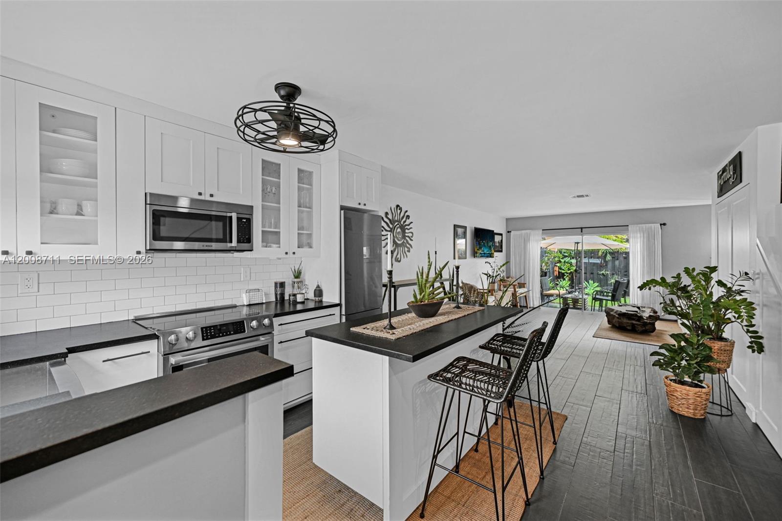 TOWNHOUSE EAST 1 CONDO - Residential