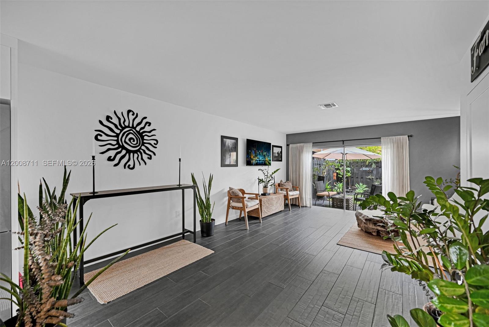 TOWNHOUSE EAST 1 CONDO - Residential