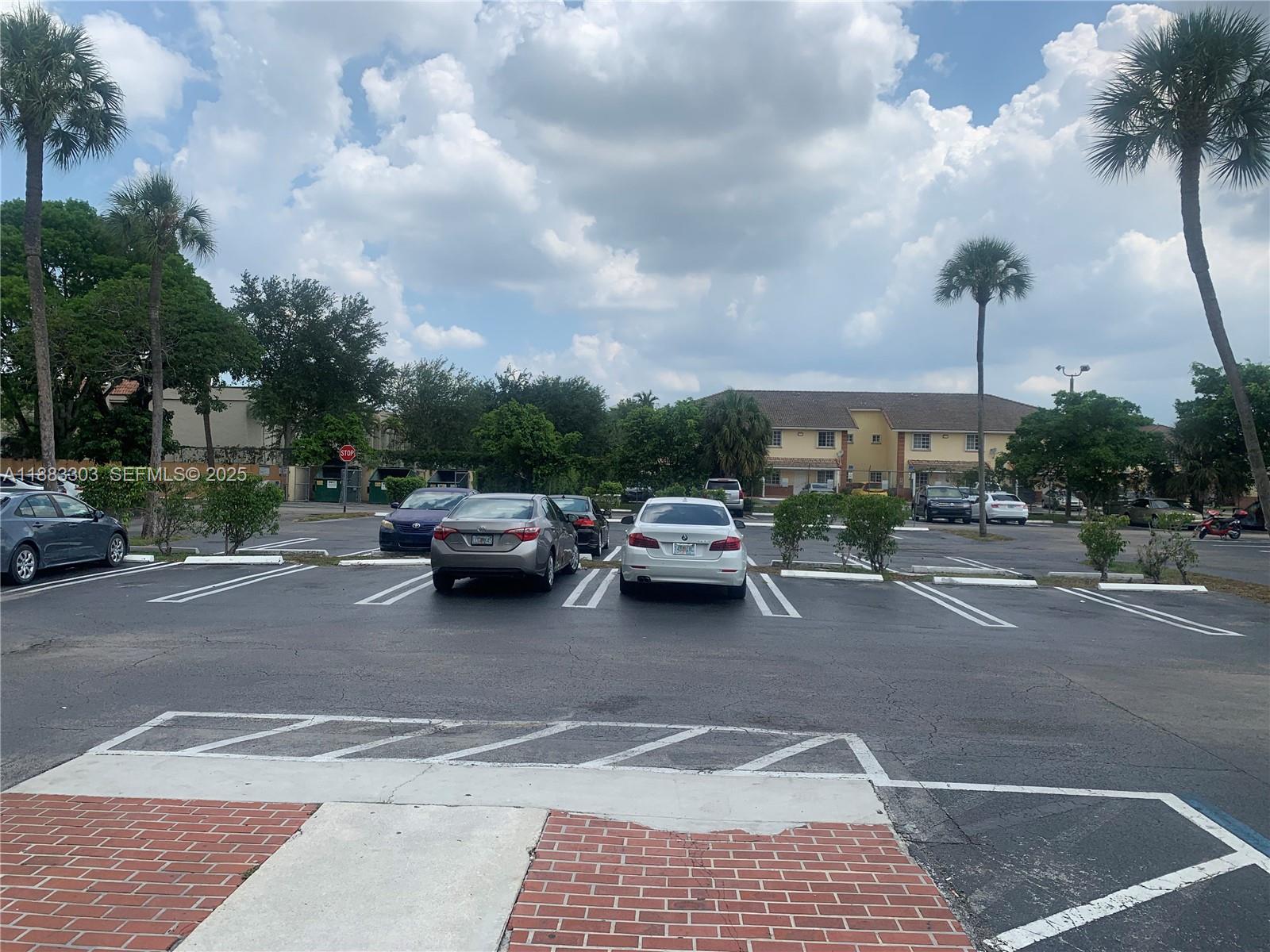 VENETIAN GARDENS AT COUNT - Residential