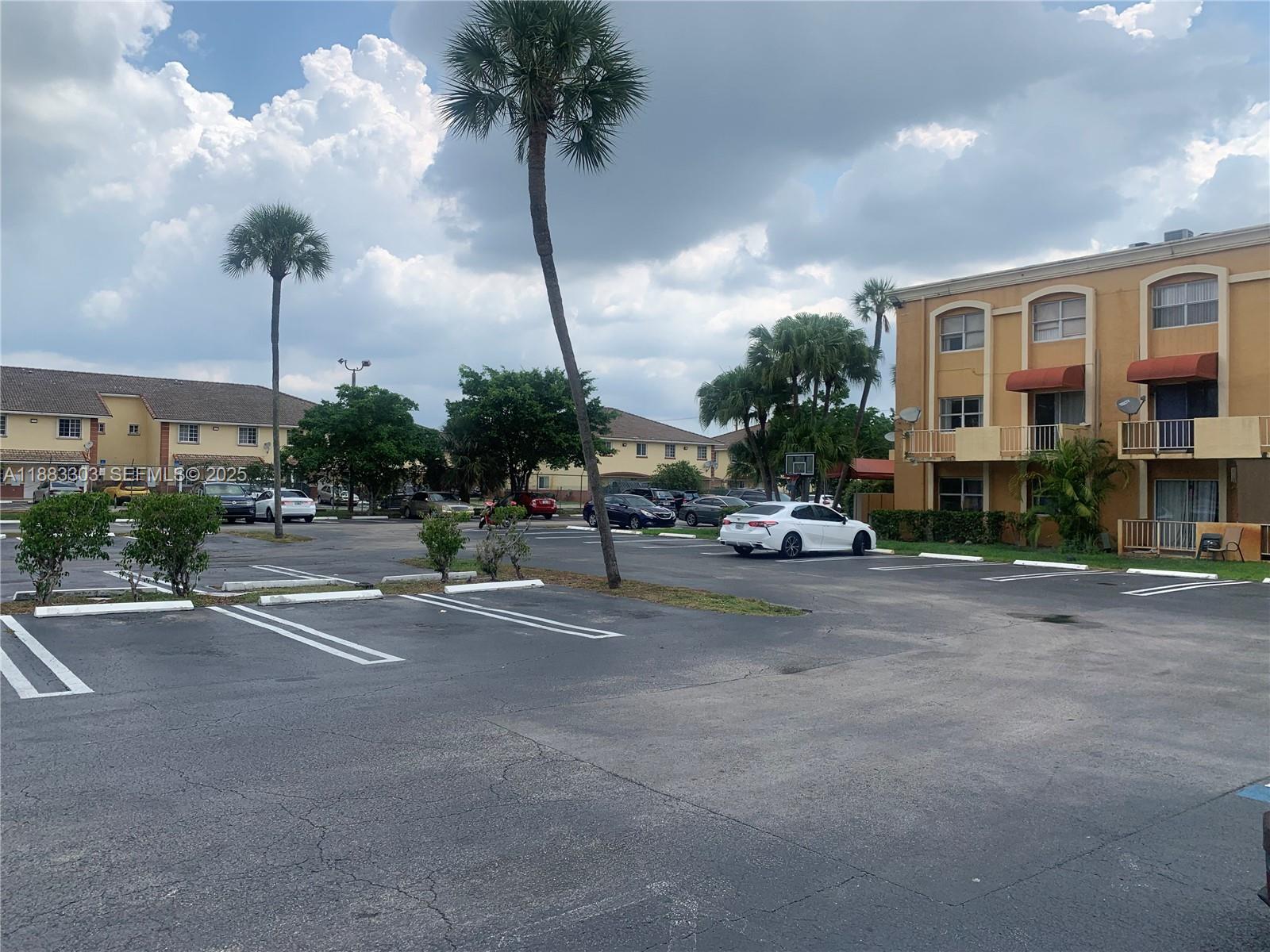 VENETIAN GARDENS AT COUNT - Residential