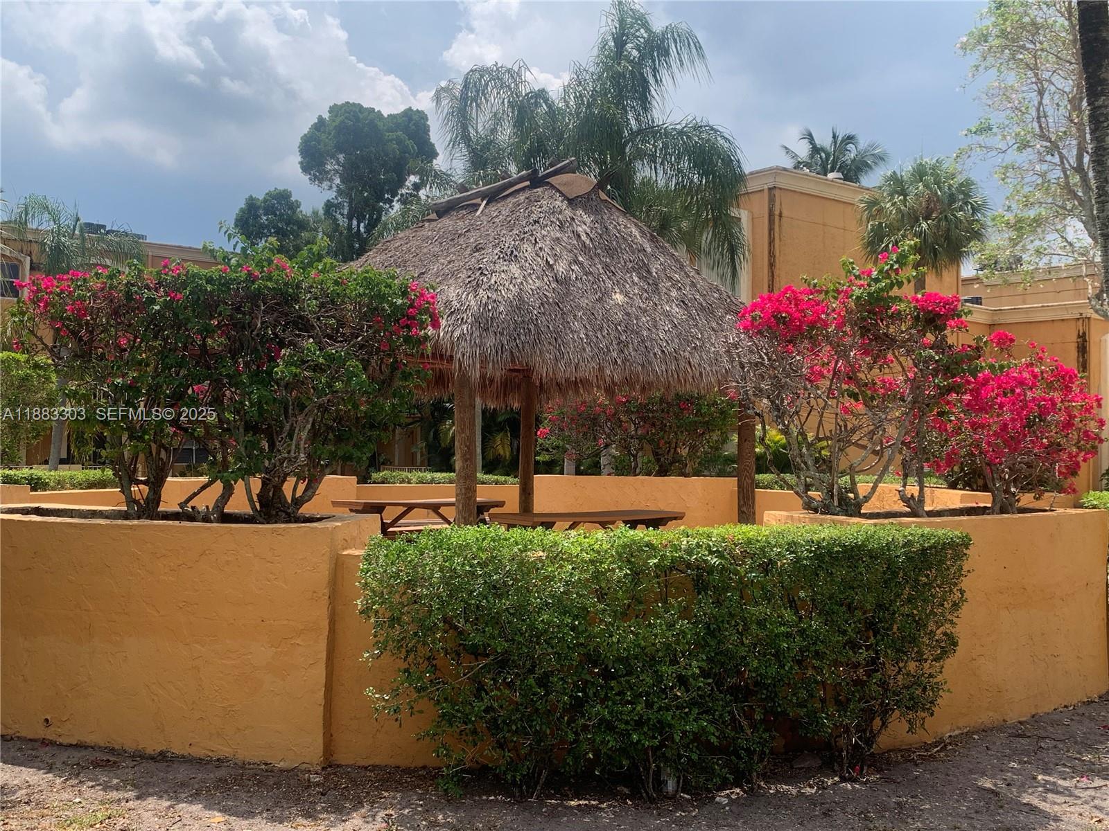 VENETIAN GARDENS AT COUNT - Residential