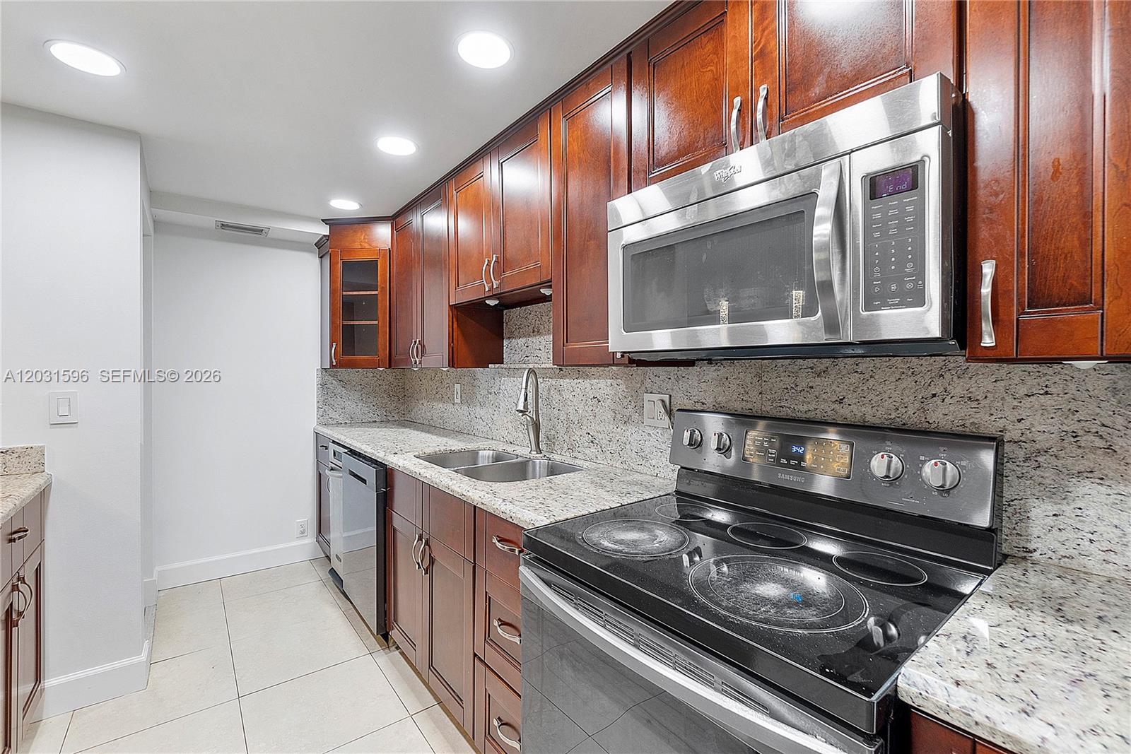 TOWNHOUSE VILLAGE AT BONAV - Residential Lease