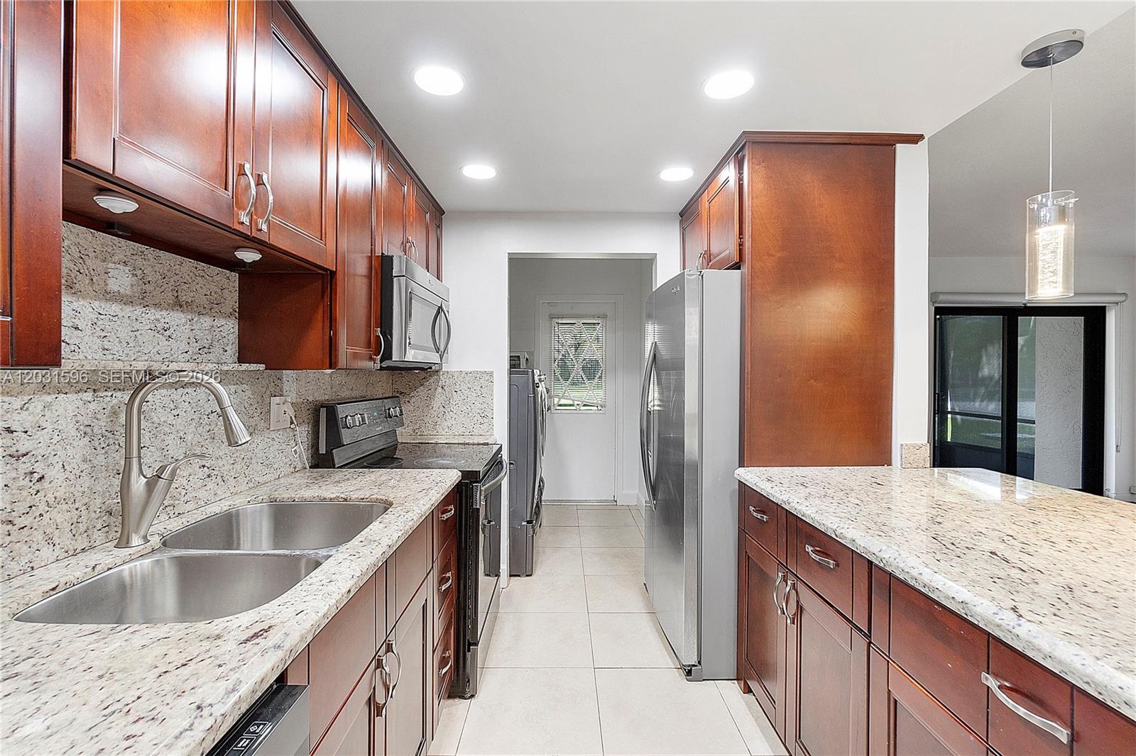 TOWNHOUSE VILLAGE AT BONAV - Residential Lease