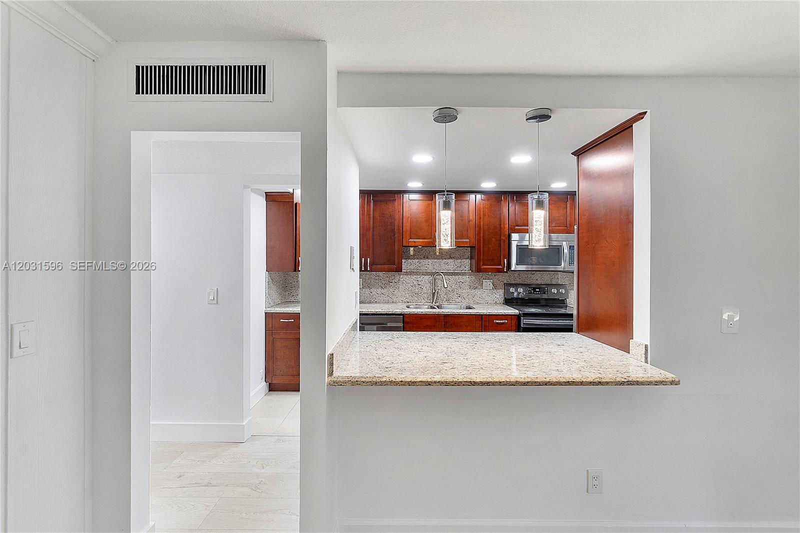 TOWNHOUSE VILLAGE AT BONAV - Residential Lease