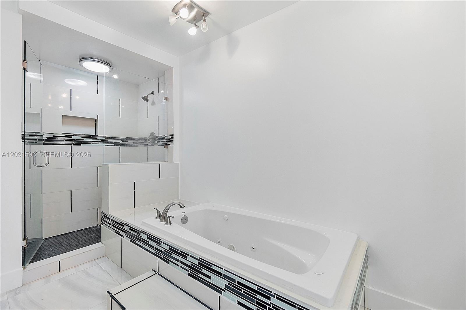 TOWNHOUSE VILLAGE AT BONAV - Residential Lease