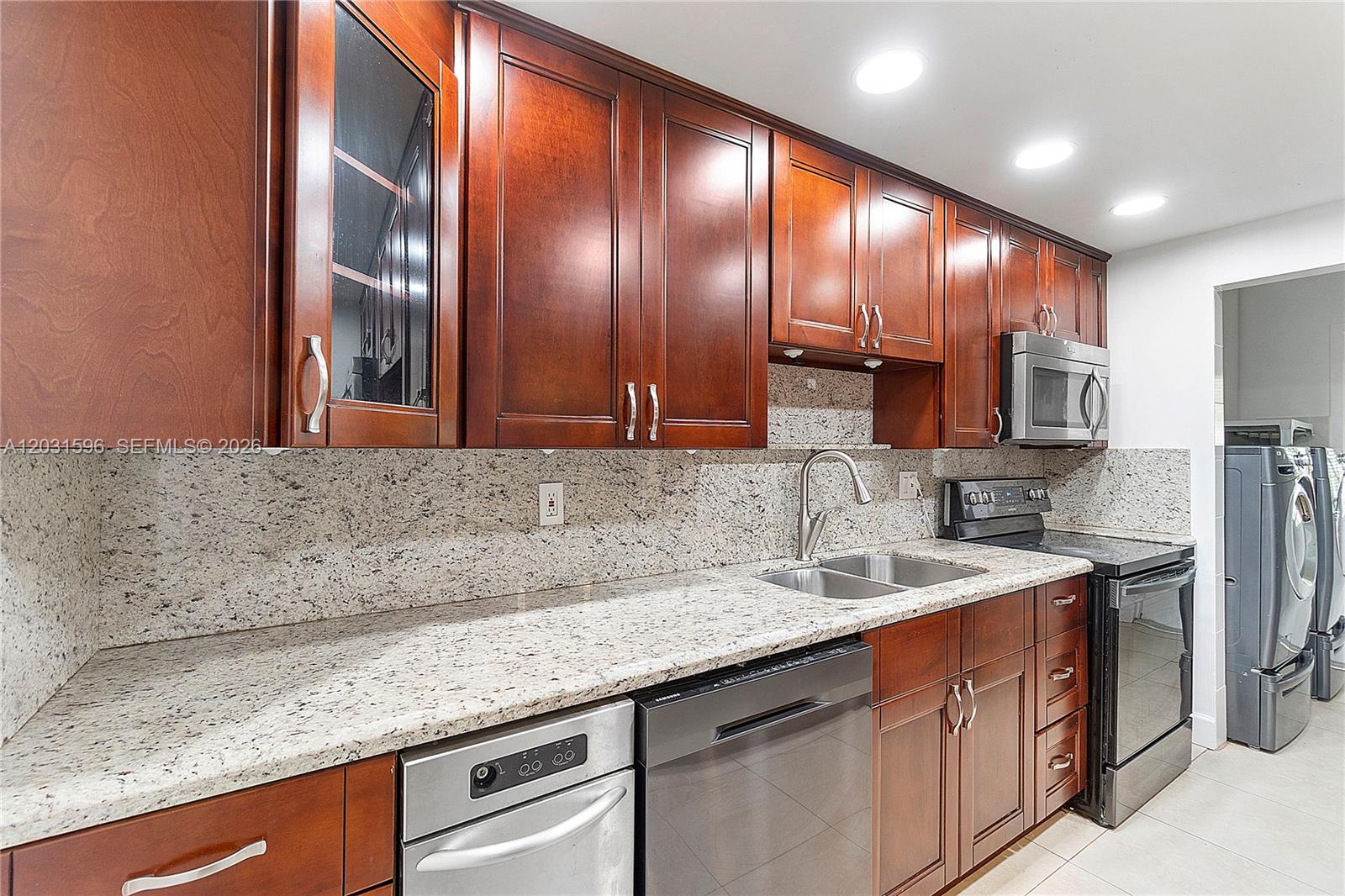 TOWNHOUSE VILLAGE AT BONAV - Residential Lease