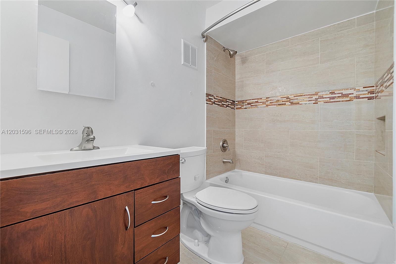 TOWNHOUSE VILLAGE AT BONAV - Residential Lease