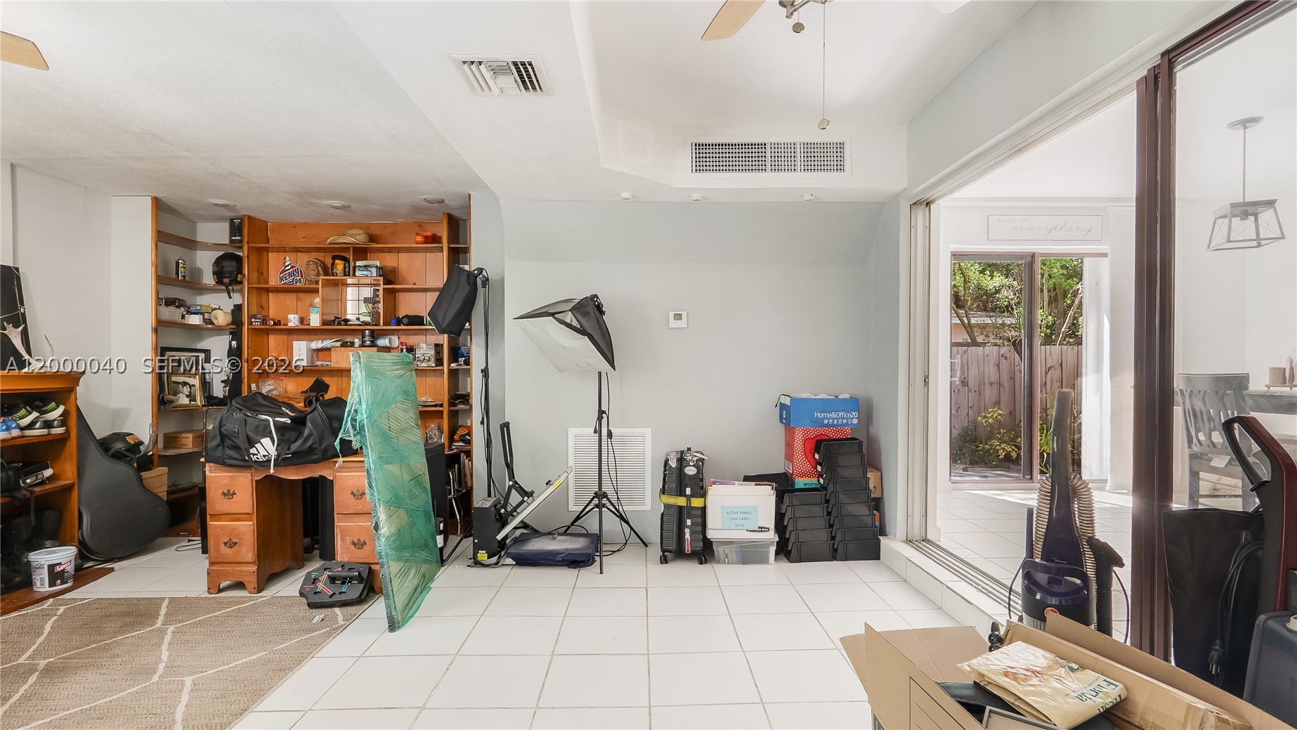 COUNTRY CLUB ESTATES UNIT - Residential
