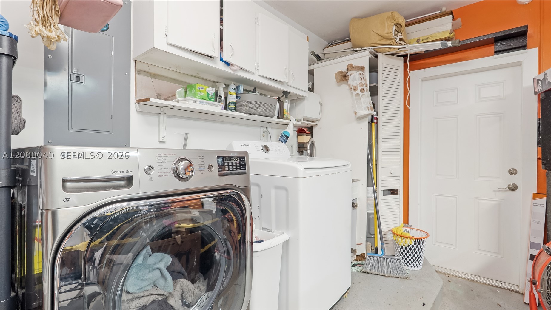 COUNTRY CLUB ESTATES UNIT - Residential
