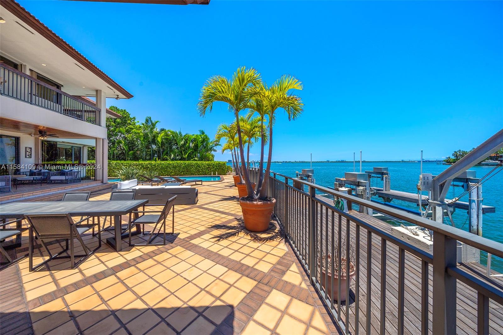SAN MARINO ISLAND - Residential