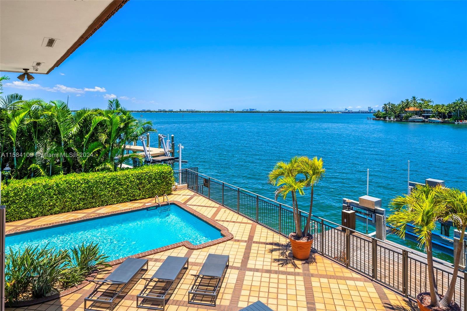 SAN MARINO ISLAND - Residential