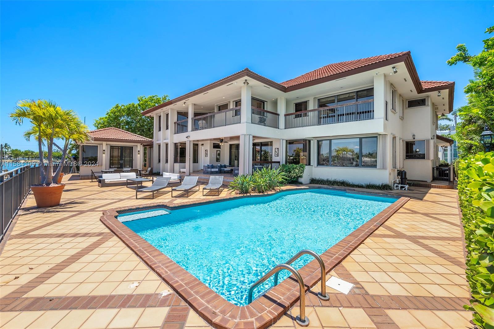 SAN MARINO ISLAND - Residential