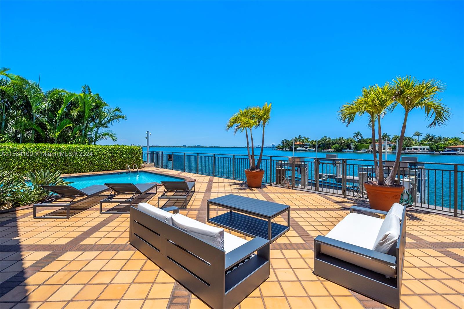 SAN MARINO ISLAND - Residential