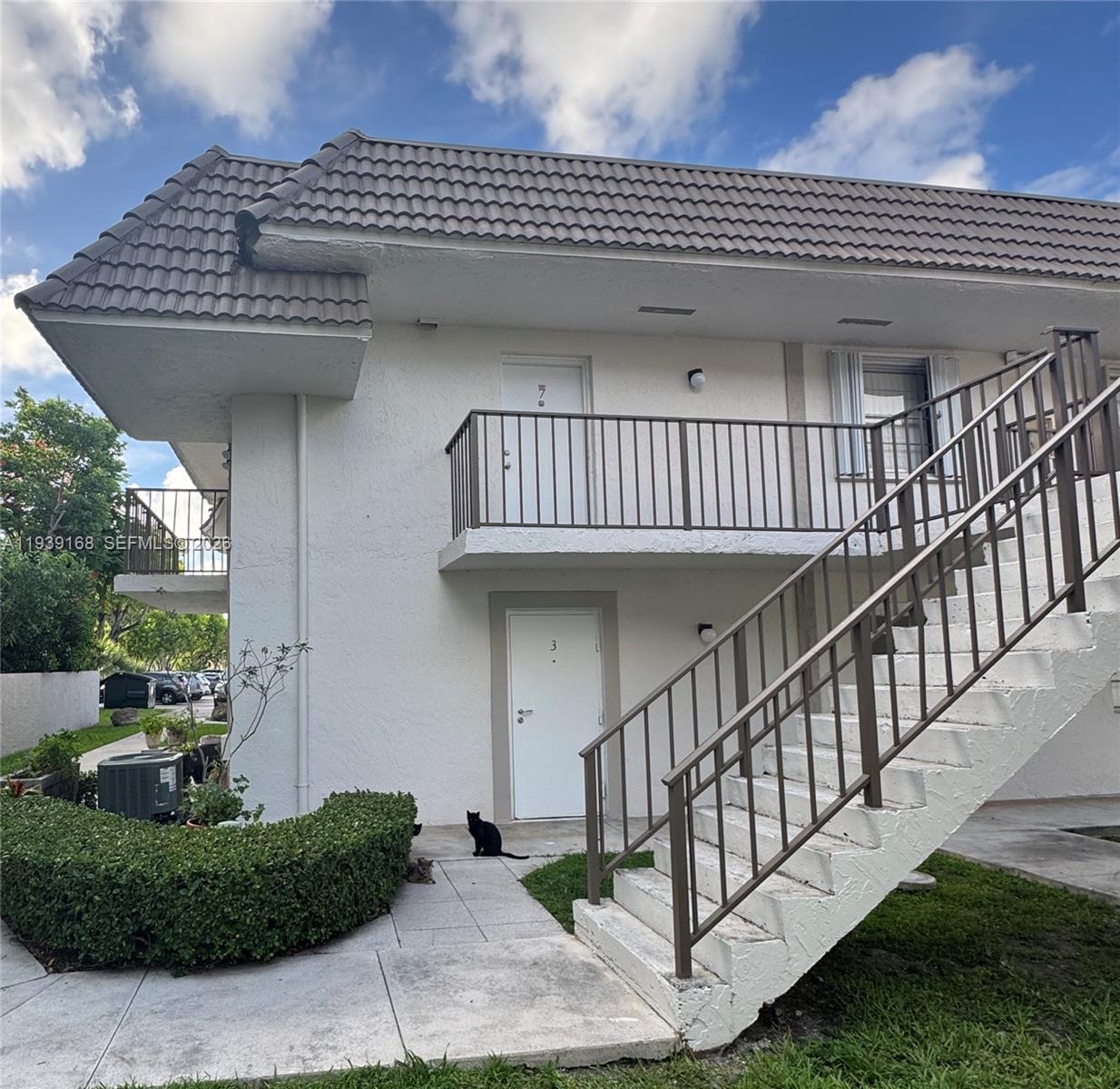 Location, Green tree condo for rent 2 bedrooms 2full bathroom, new Kitchen, washer and dryer inside unit. community pool, near turnpike. Central location.