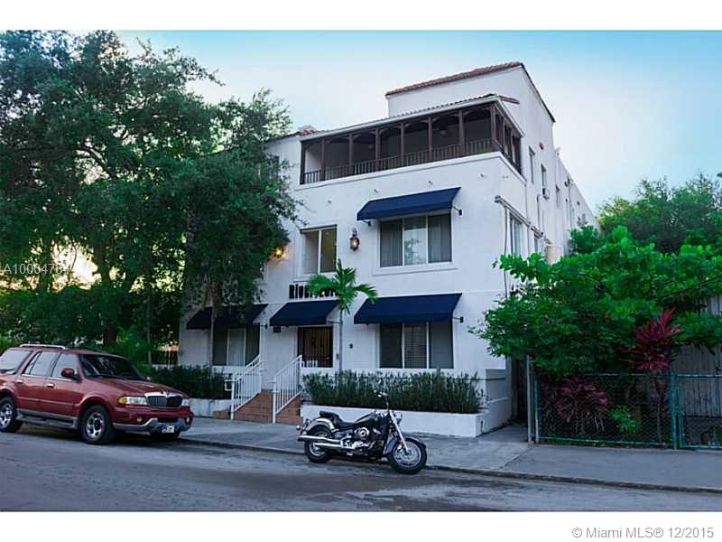 Spacious 1st floor condo, features a living- dining room, modern updated kitchen,1 bedroom,  bath,ceramic tile floors throughout. Stainless steels appliances .Centrally located near "Marlins Park", MIA Airport,  downtown Miami, Interstate 95 and the Expressway Much more! Won't last!  Very secure Building with security camera system,remodeled as well. Low association only $100.00 monthly. Great investment unit, currently rented for $1000.00 monthly lease expired 09/30/16. at rate of return 14%