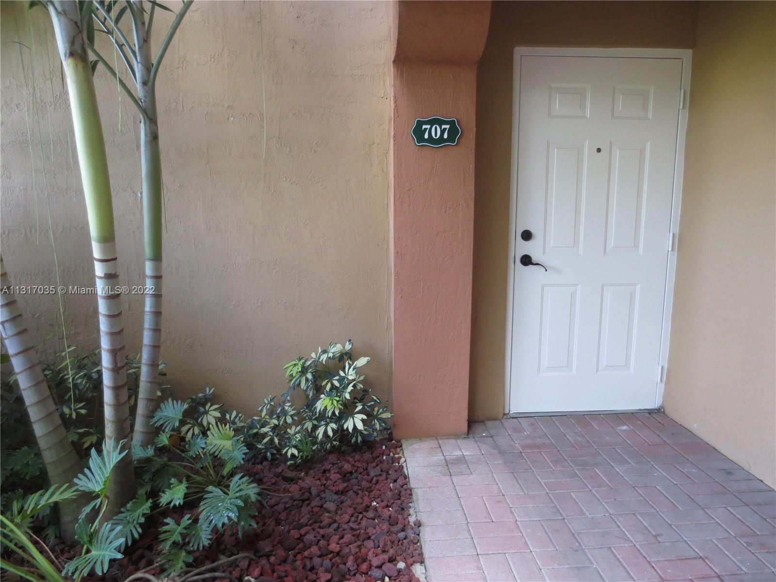 THE COURTS AT DORAL ISLES - Residential Lease