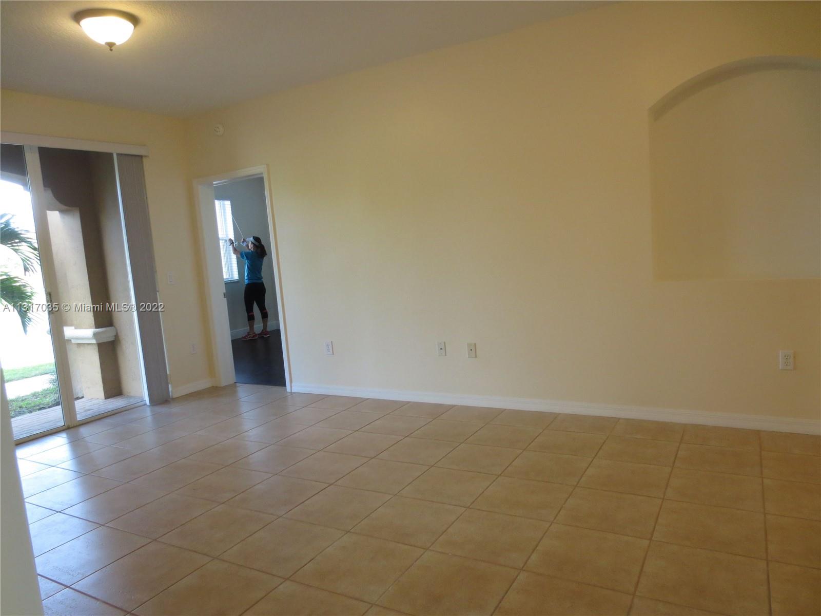 THE COURTS AT DORAL ISLES - Residential Lease