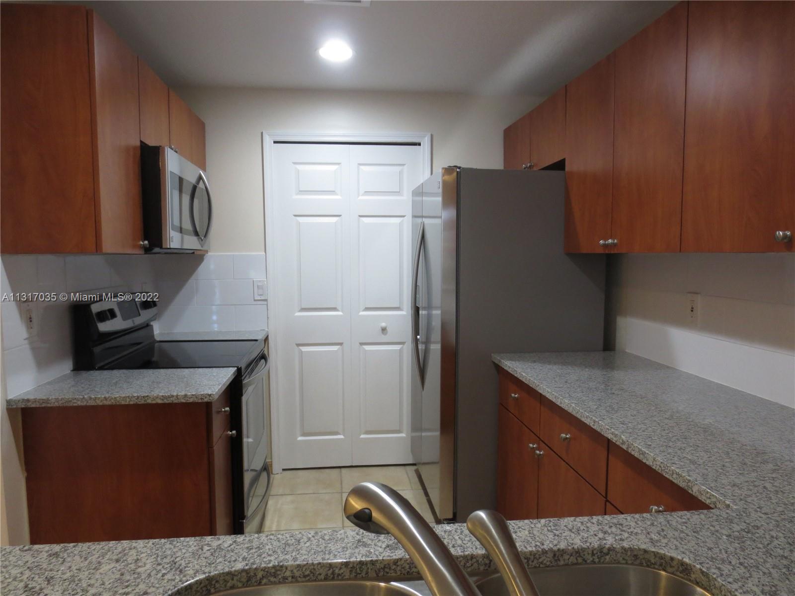 THE COURTS AT DORAL ISLES - Residential Lease