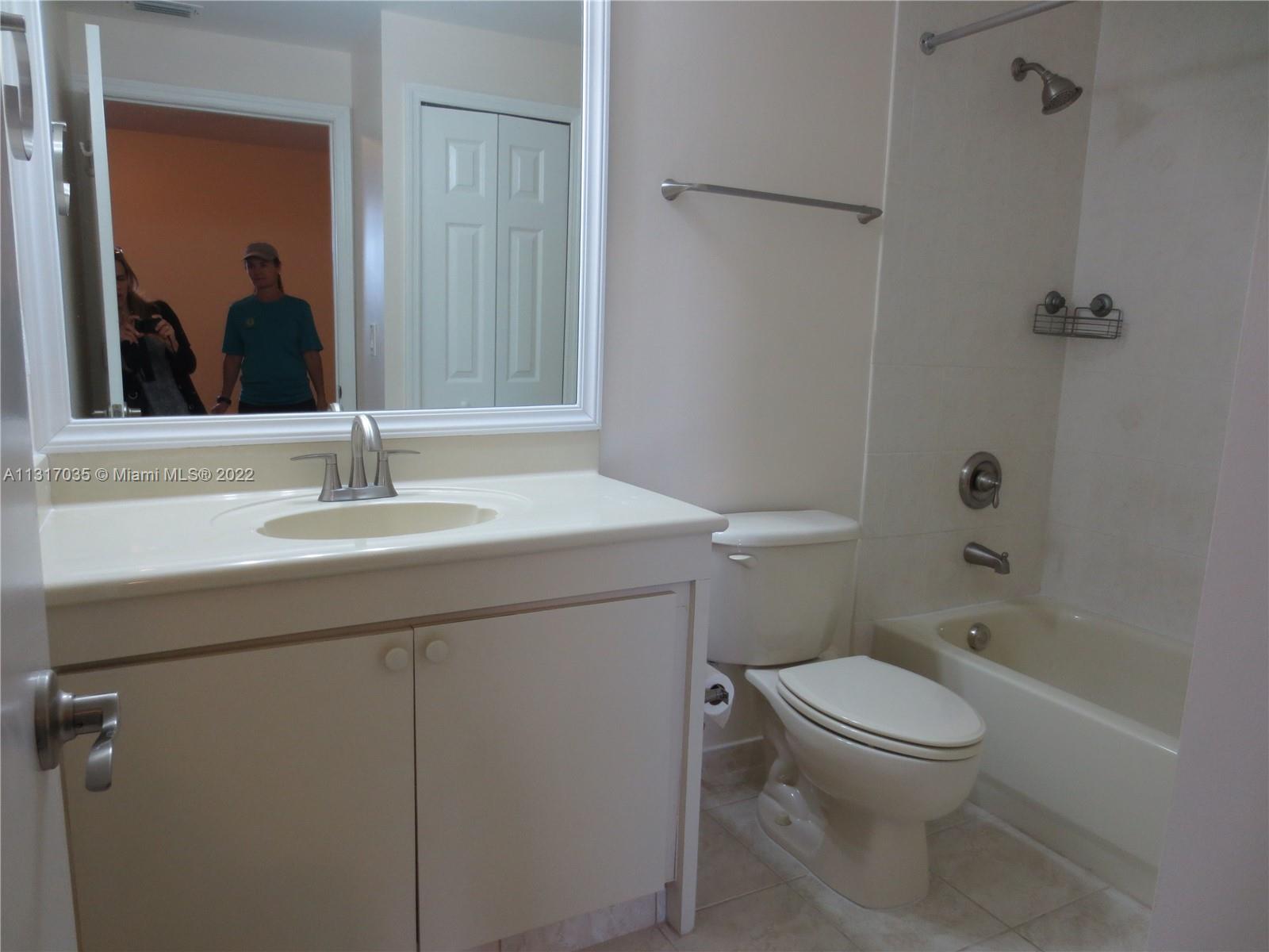 THE COURTS AT DORAL ISLES - Residential Lease