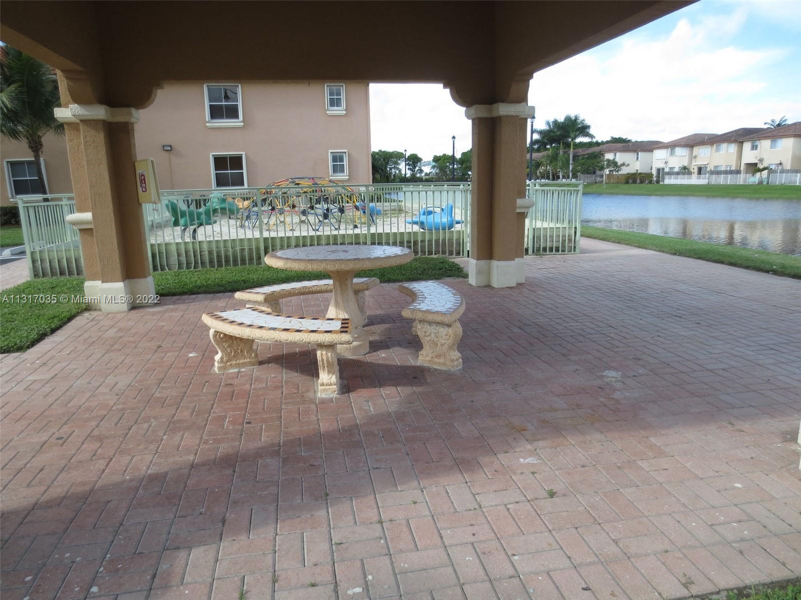 THE COURTS AT DORAL ISLES - Residential Lease