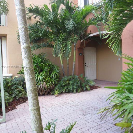 THE COURTS AT DORAL ISLES - Residential Lease