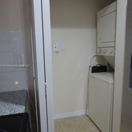 THE COURTS AT DORAL ISLES - Residential Lease