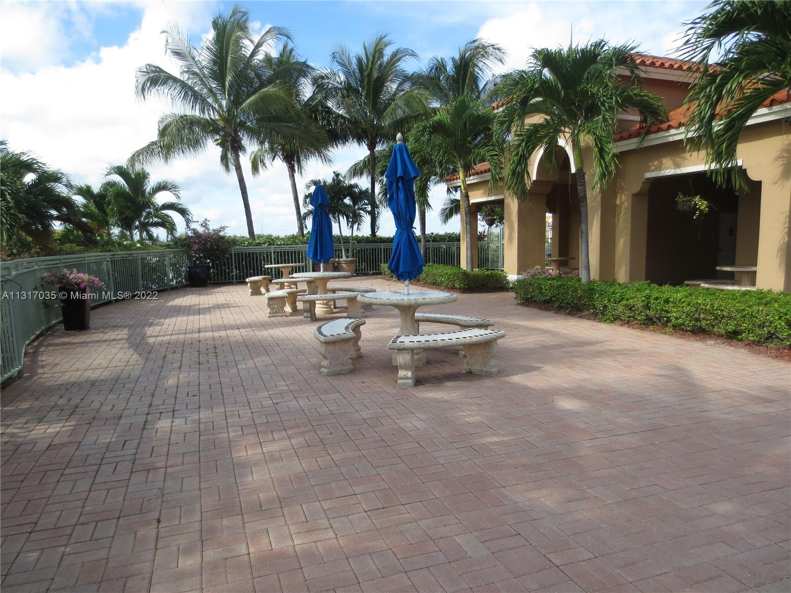 THE COURTS AT DORAL ISLES - Residential Lease
