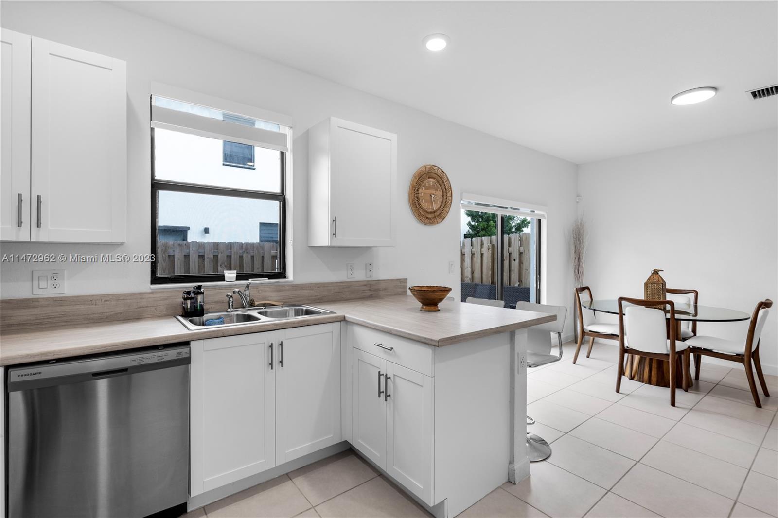 VIA VENTURA NEIGHBORHOOD - Residential