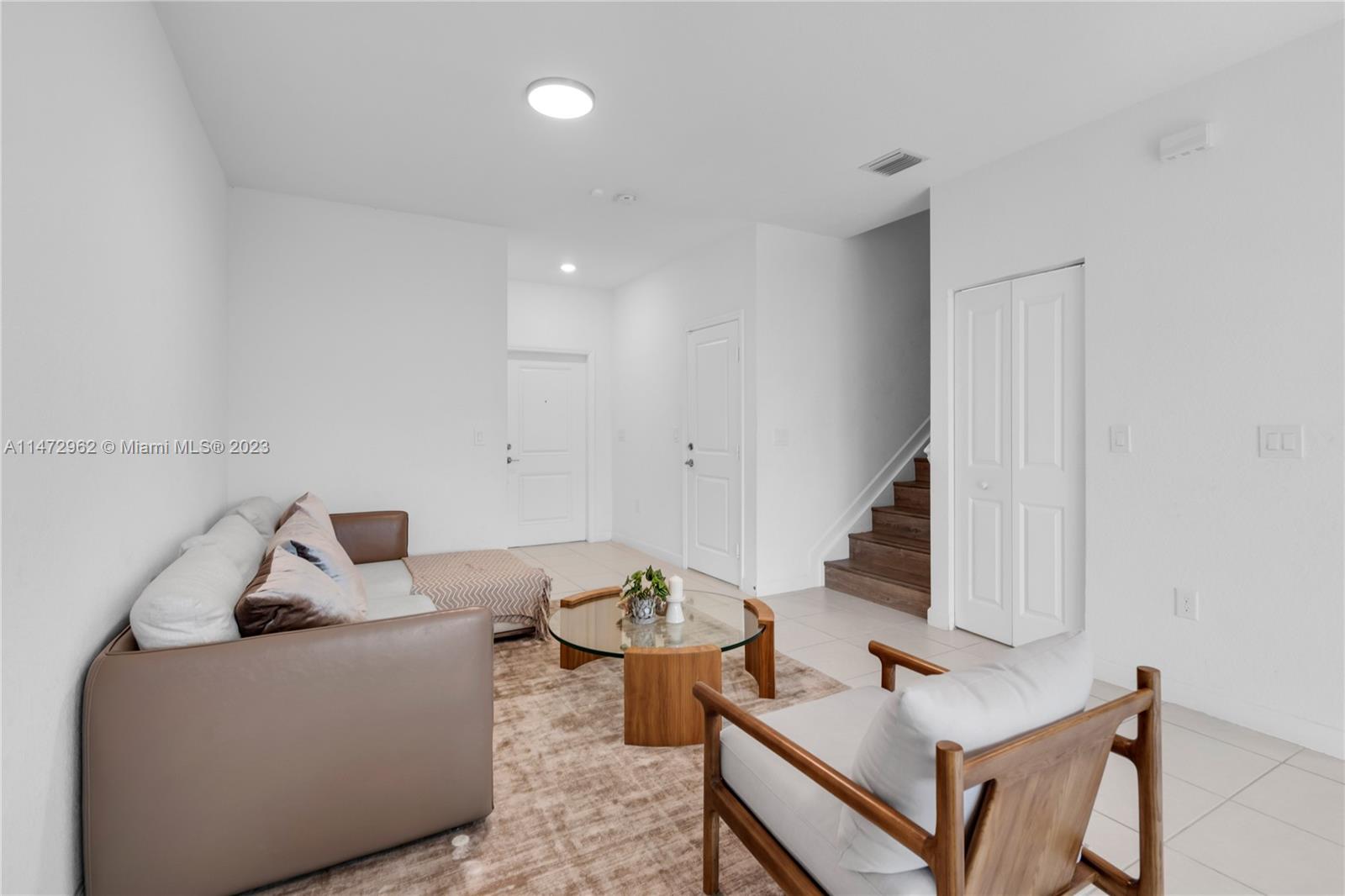 VIA VENTURA NEIGHBORHOOD - Residential