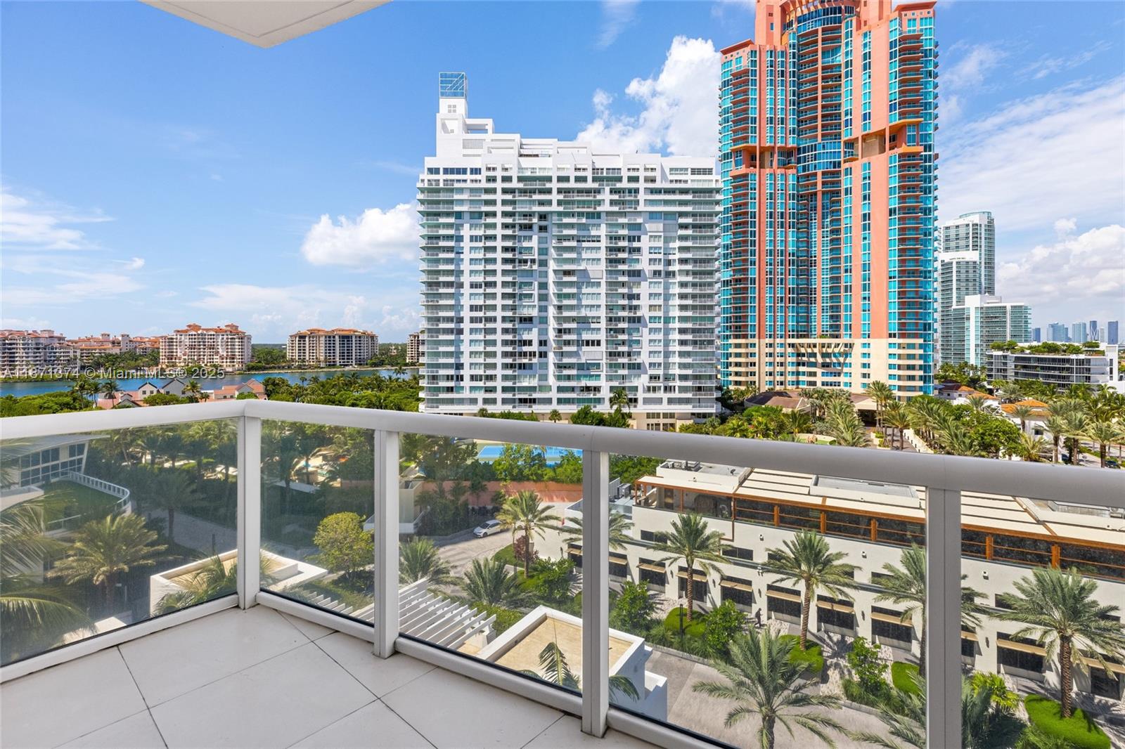 CONTINUUM ON SOUTH BEACH - Residential