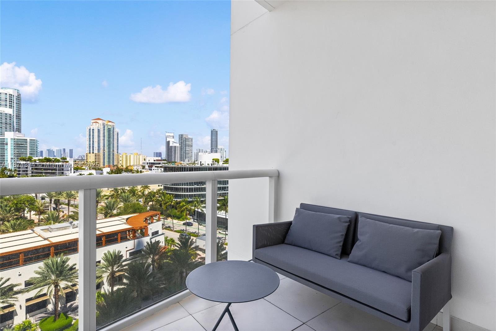 CONTINUUM ON SOUTH BEACH - Residential